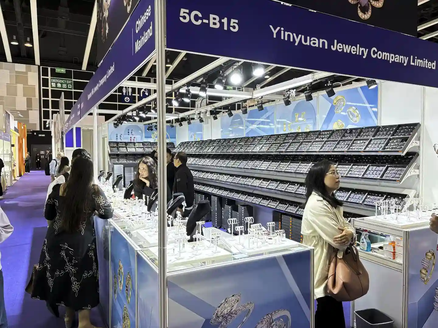 Yinyuan jewelry at Hongkong Jewelry show